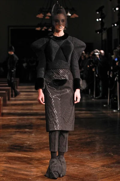 Look 18